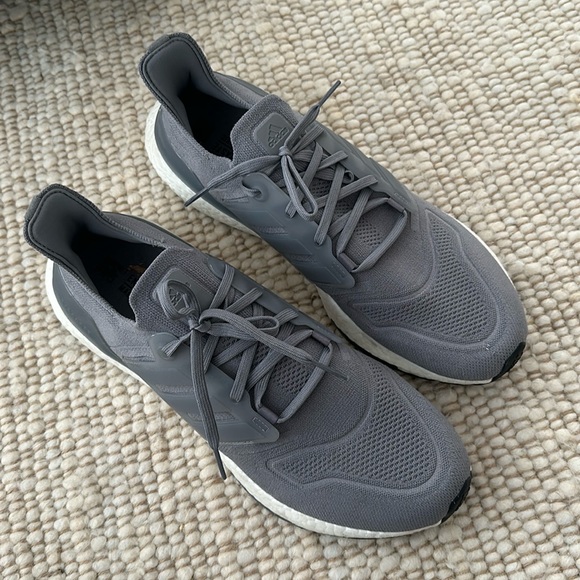 Men’s Ultraboost 22 - Picture 1 of 9